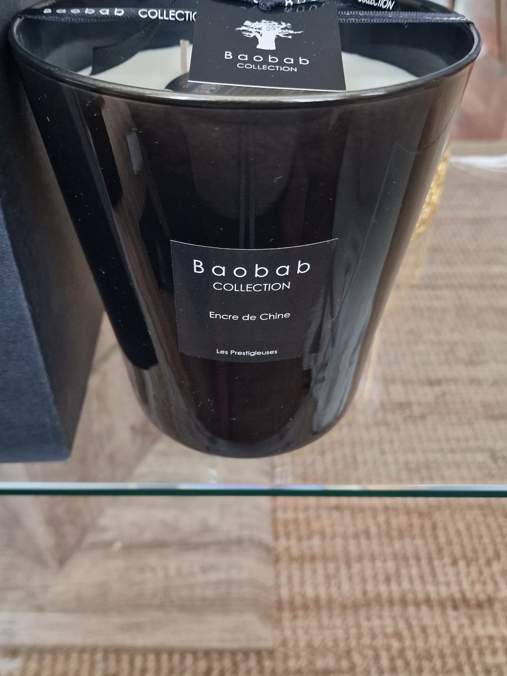 Baobab  . Les Prestigieuses
SCENTED CANDLE LES PRESTIGIEUSES ENCRE. MAX 16